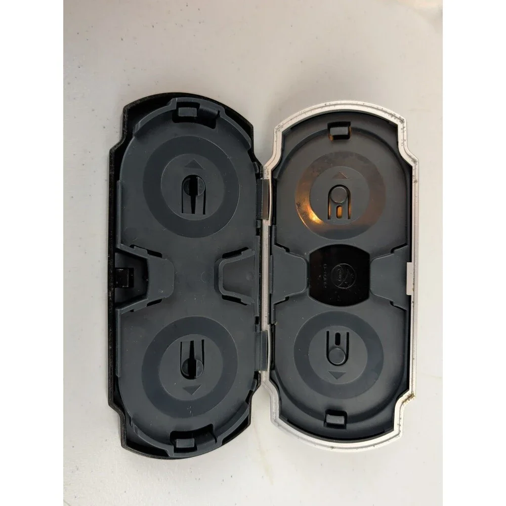 Playstation Portable Hard Shell Game (UMD) Case 8 Game Holder